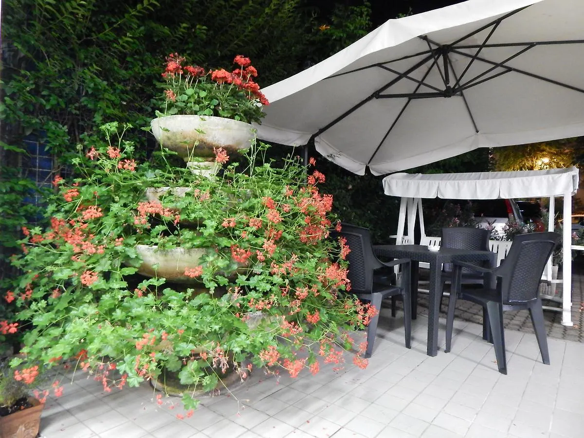 Hotel Vera Riccione 0*,  Italia